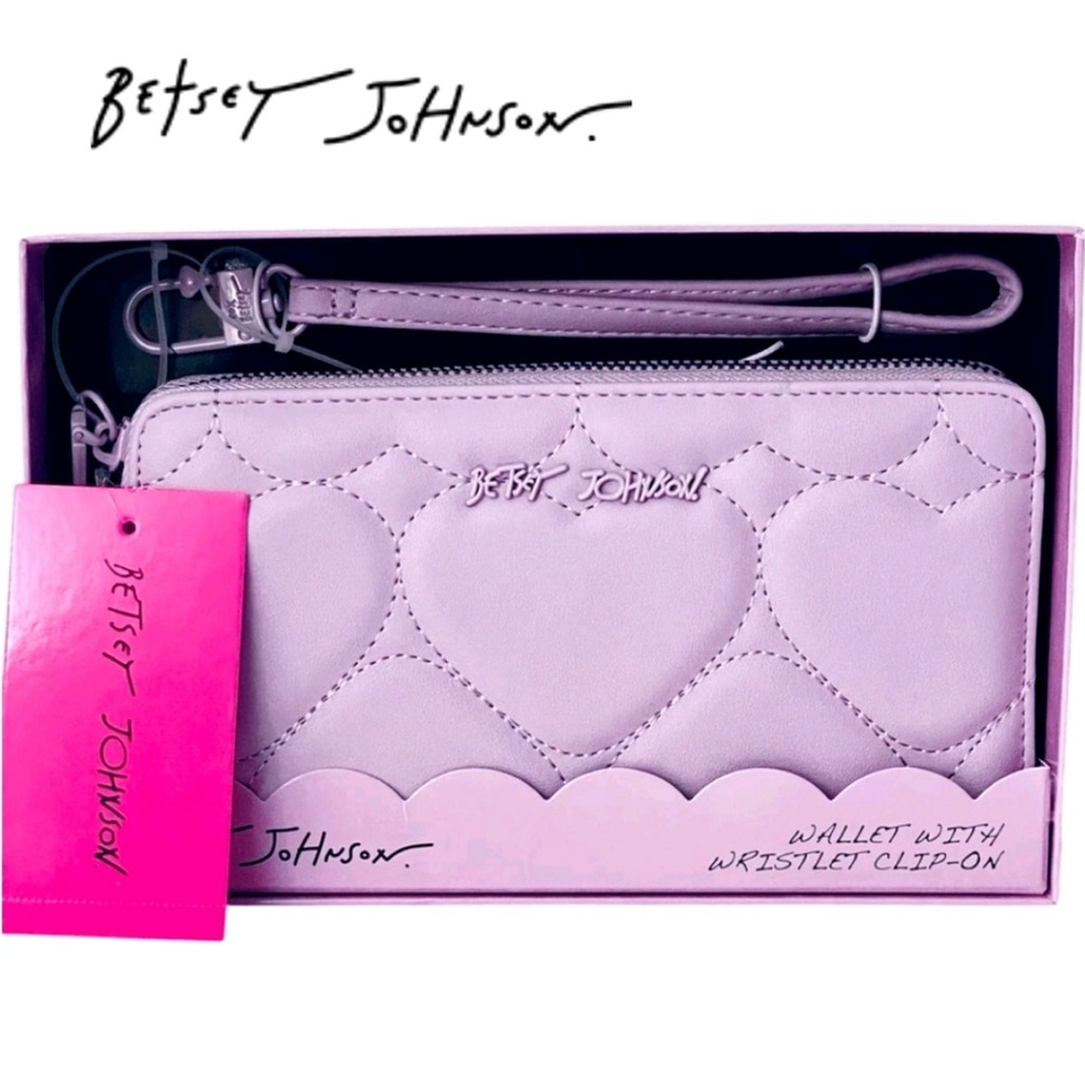 Betsey Johnson Puff Hearts Lilac Lavendar Purple Deluxe Wristlet Wallet